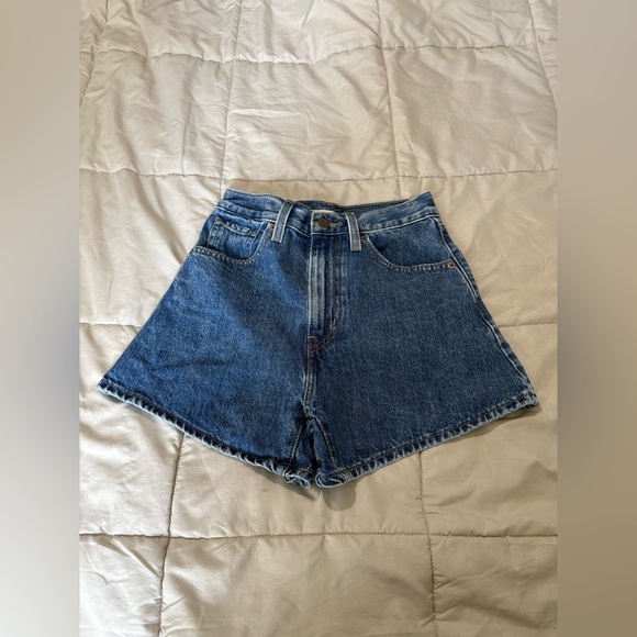 Levi’s high waisted mom shorts size 24 medium wash - Picture 3 of 12